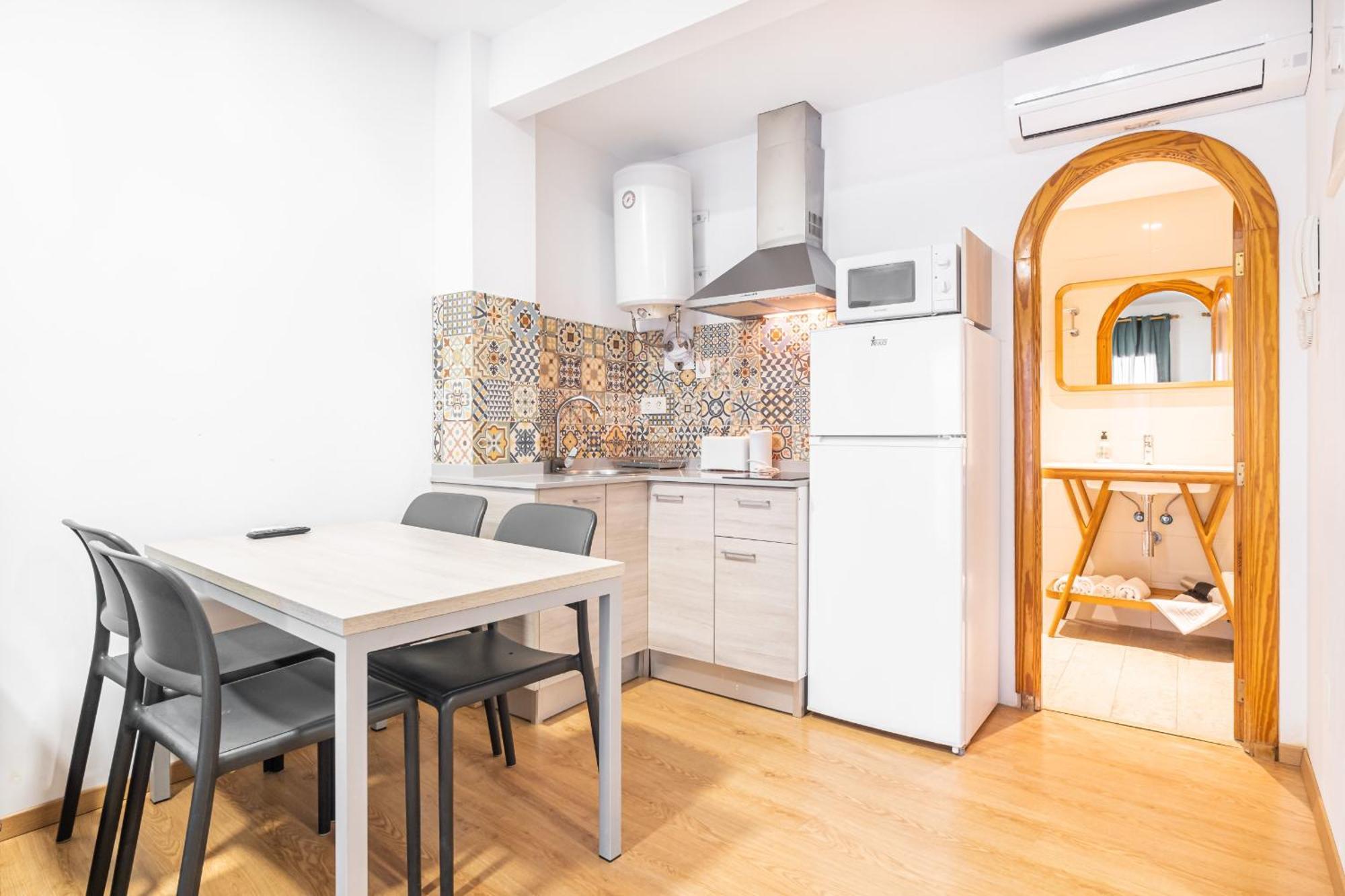 Apartamentos El Castell Benidorm Old-Town المظهر الخارجي الصورة