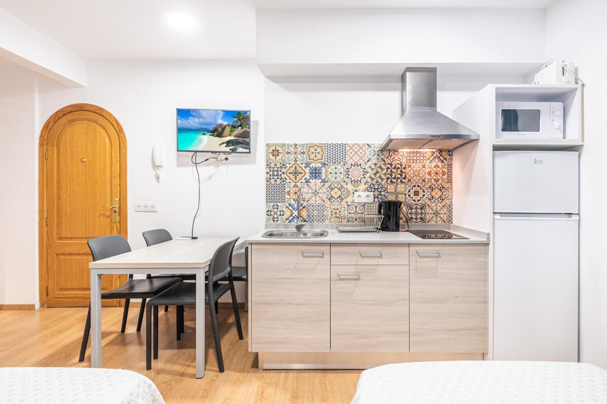 Apartamentos El Castell Benidorm Old-Town المظهر الخارجي الصورة