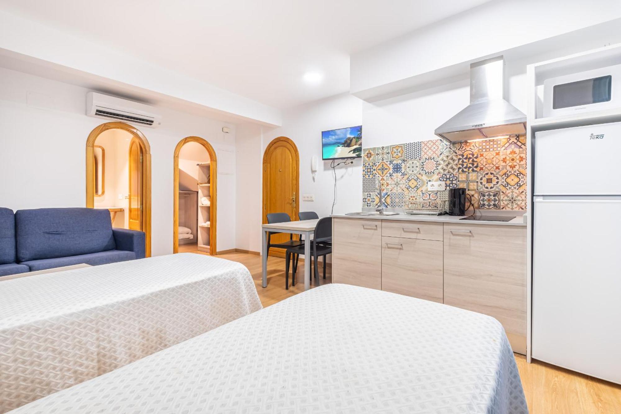 Apartamentos El Castell Benidorm Old-Town المظهر الخارجي الصورة